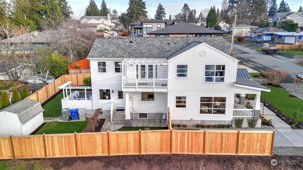 Photo of 1018 N 34th Street, Renton, WA 98056 (MLS # 2188629)