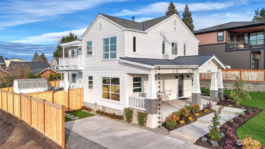 Photo of 1018 N 34th Street, Renton, WA 98056 (MLS # 2188629)