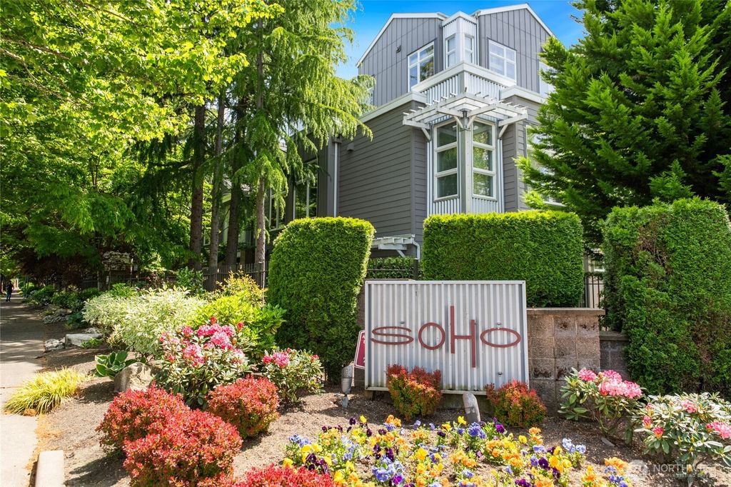 Photo of 521 7th Avenue #204, Kirkland, WA 98033 (MLS # 2366431)