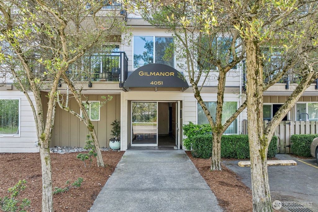 Photo of 4051 Gilman Avenue W, Seattle, WA 98199 (MLS # 2390167)