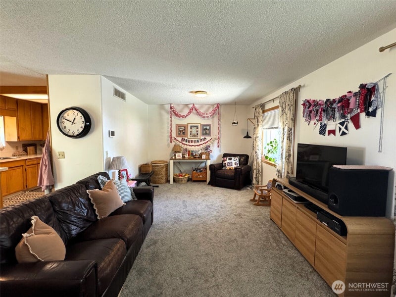 836 Meadowlark Lane