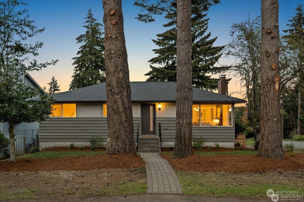 Photo of 11702 22nd Avenue NE, Seattle, WA 98125 (MLS # 2307918)