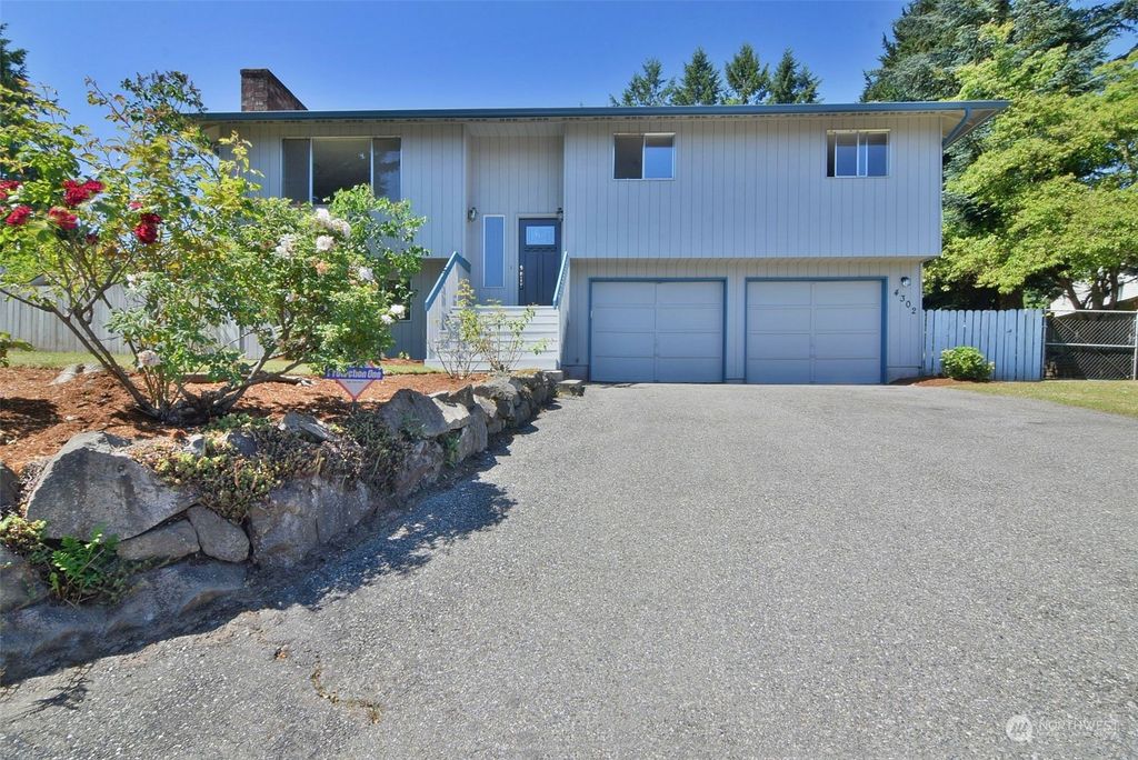 Photo of 4302 Grand Avenue, Everett, WA 98203 (MLS # 2136108)