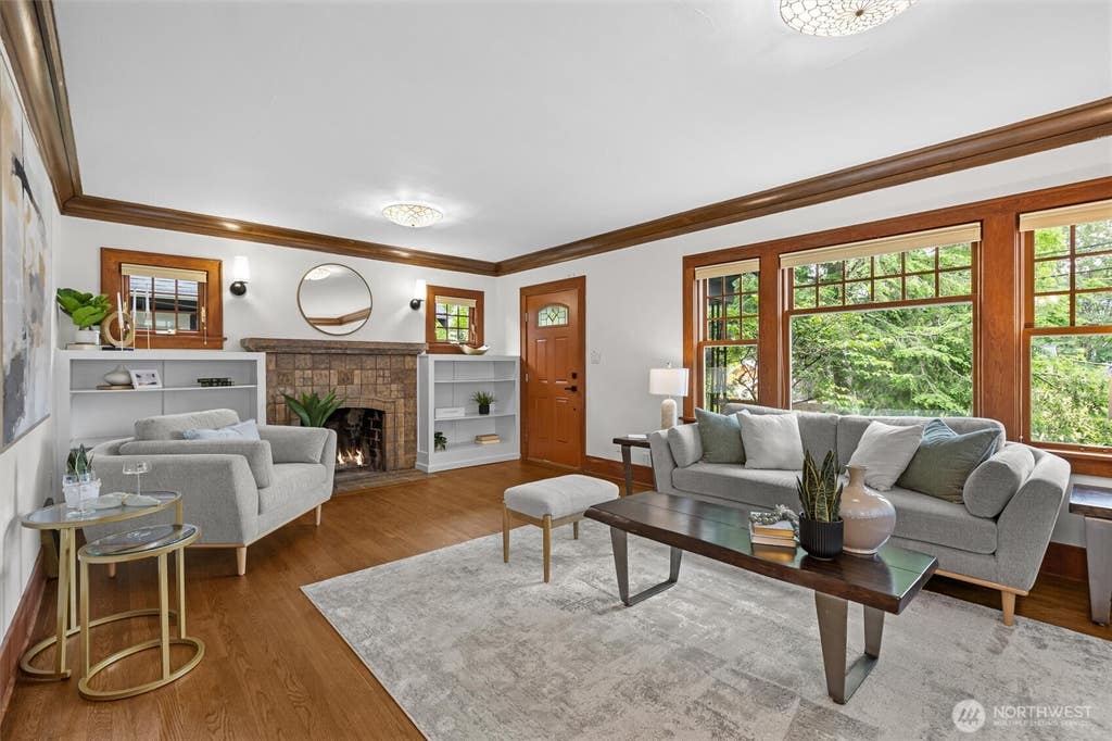 Photo of 1417 Martin Luther King Jr Way, Seattle, WA 98122 (MLS # 2565443)