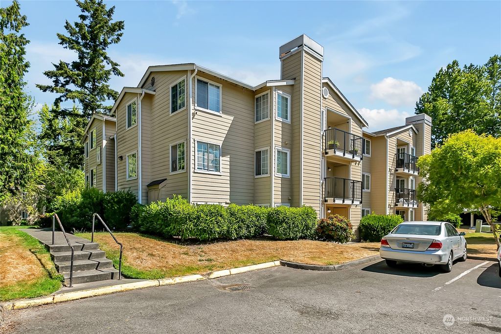 Photo of 28704 18th Avenue S #V102, Federal Way, WA 98003 (MLS # 2266152)