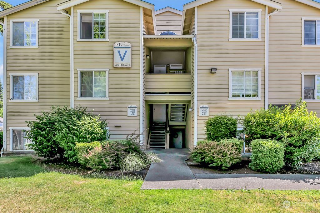 Photo of 28704 18th Avenue S #V102, Federal Way, WA 98003 (MLS # 2266152)