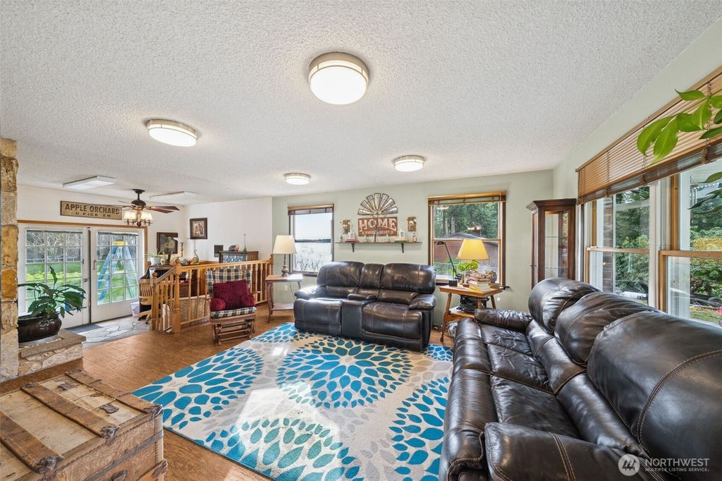 Photo of 5318 W Tapps Drive E, Lake Tapps, WA 98391 (MLS # 2465692)