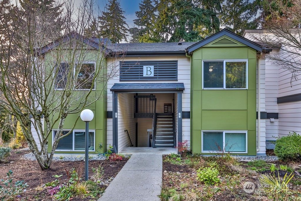 Photo of 31500 33rd Place SW #B-201, Federal Way, WA 98023 (MLS # 2191962)