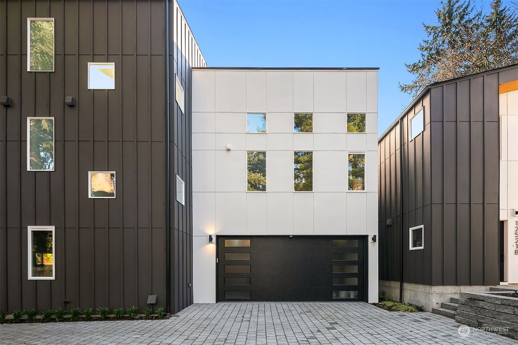 Photo of 12521 12th Avenue NE, Seattle, WA 98125 (MLS # 2181971)