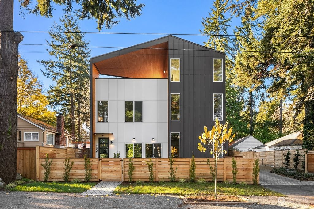Photo of 12521 12th Avenue NE, Seattle, WA 98125 (MLS # 2181971)