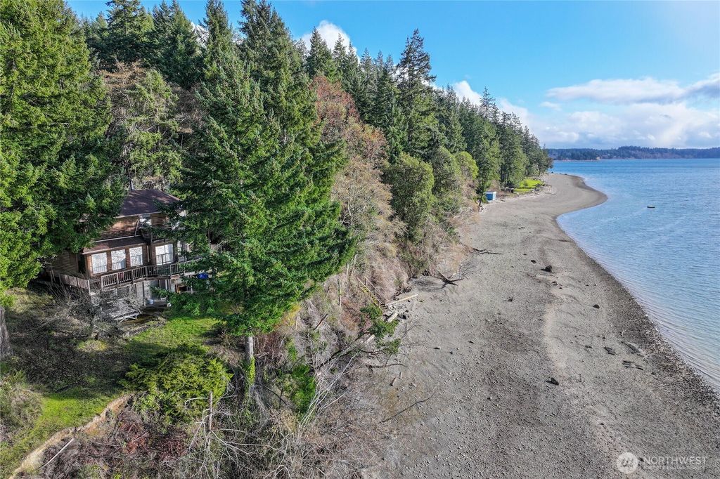 Photo of 820 E Burgundy Road, Shelton, WA 98584 (MLS # 2494594)