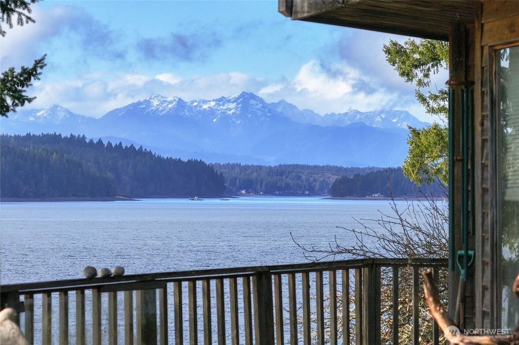 Photo of 820 E Burgundy Road, Shelton, WA 98584 (MLS # 2494594)