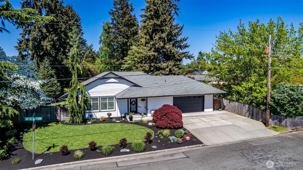 Photo of 1913 3rd Avenue NW, Puyallup, WA 98374 (MLS # 2515801)