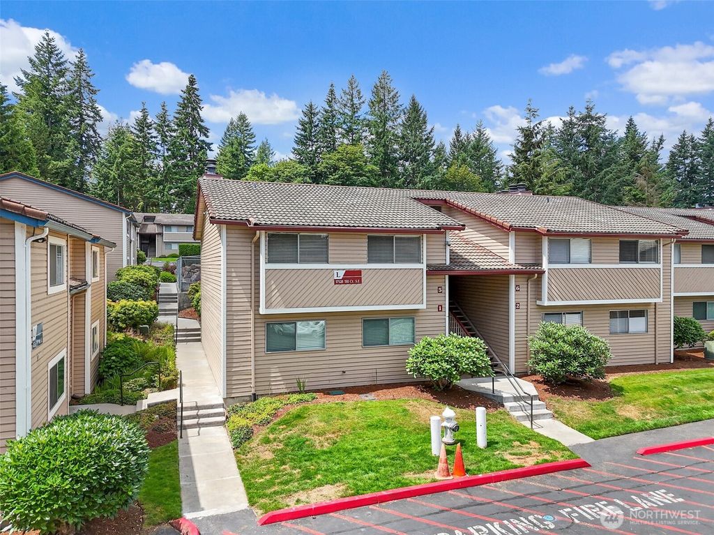 Photo of 17528 150th Court SE #L5, Renton, WA 98058 (MLS # 2403304)
