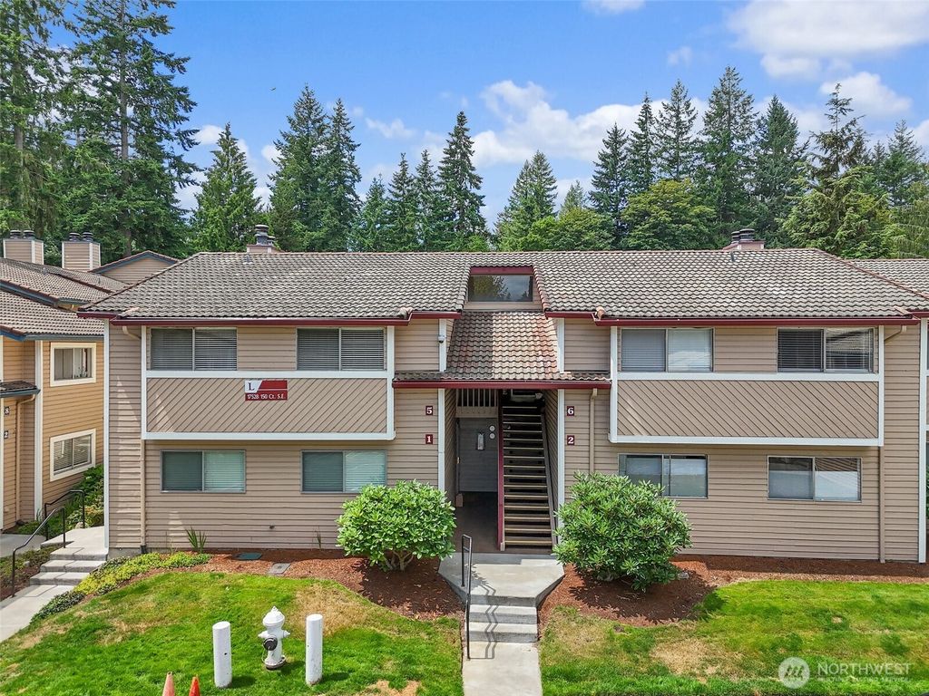 Photo of 17528 150th Court SE #L5, Renton, WA 98058 (MLS # 2403304)