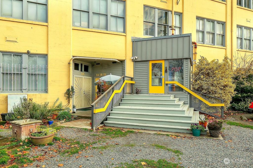 Photo of 707 S Snoqualmie Street #1C, Seattle, WA 98108 (MLS # 2314377)