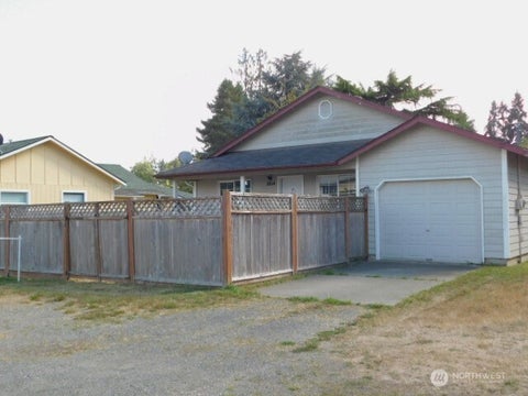 Photo of 1014 W Spruce Street, Port Angeles, WA 98363 (MLS # 2583252)