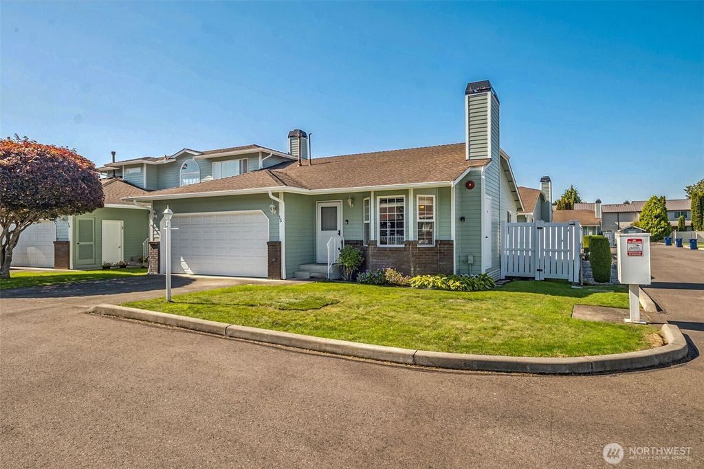 Photo of 1811 F Street SE #15, Auburn, WA 98002 (MLS # 2434292)