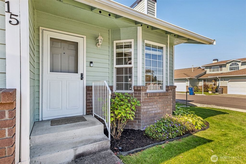 Photo of 1811 F Street SE #15, Auburn, WA 98002 (MLS # 2434292)