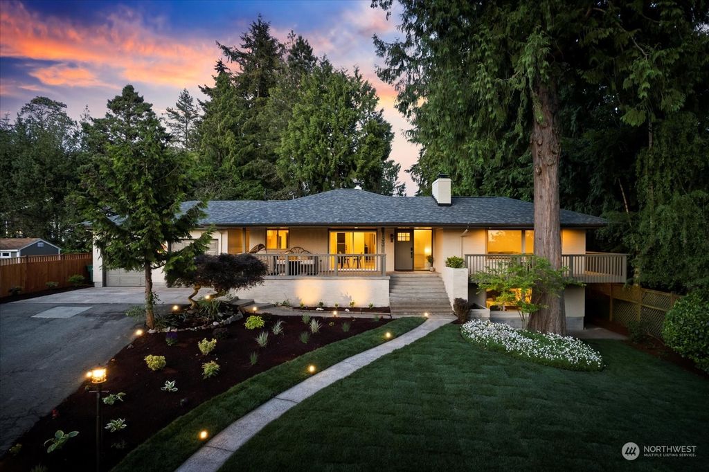 Photo of 133 SW 192nd St St, Normandy Park, WA 98166 (MLS # 2232794)