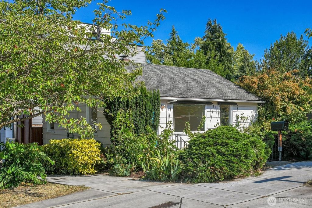 Photo of 9118 Linden Avenue N, Seattle, WA 98103 (MLS # 2537595)