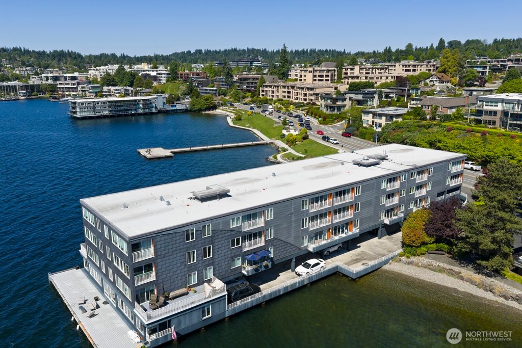 Photo of 733 Lake Street S #301, Kirkland, WA 98033 (MLS # 2512585)