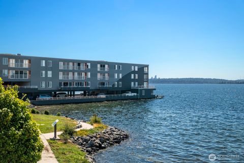 Photo of 733 Lake Street S #301, Kirkland, WA 98033 (MLS # 2512585)