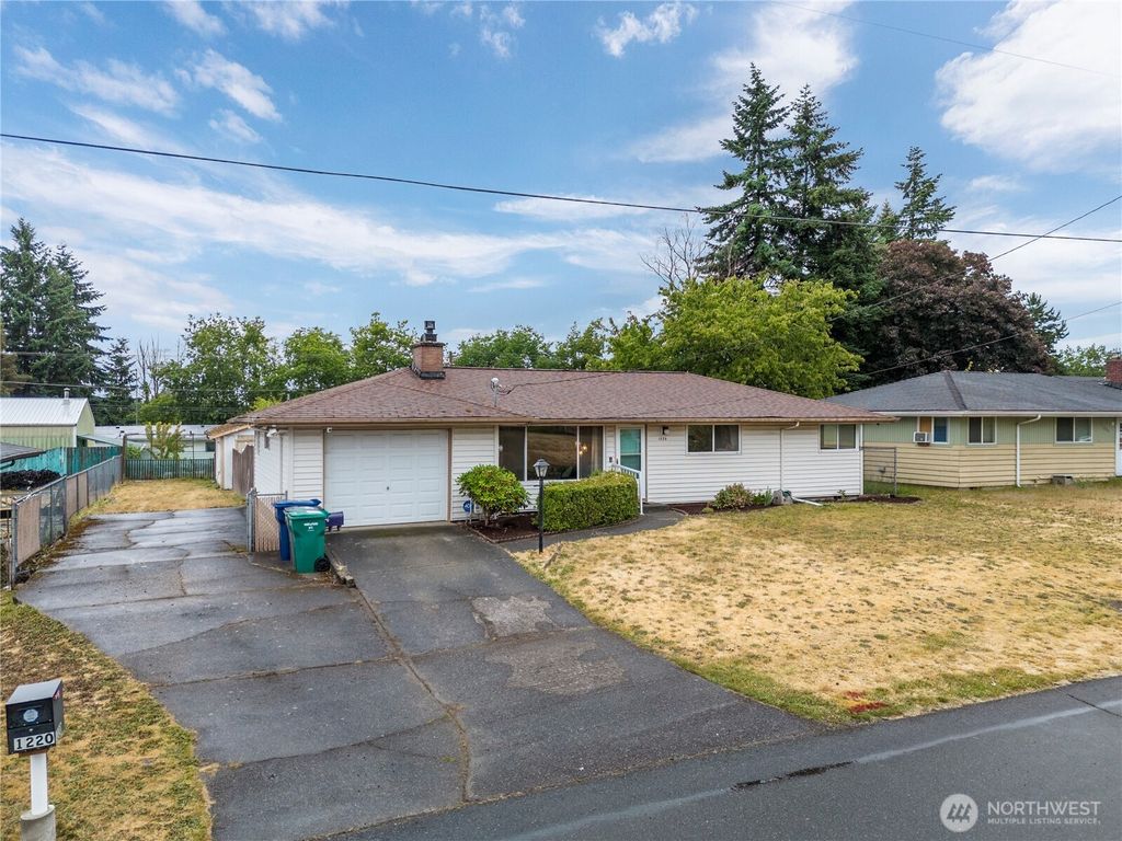 Photo of 1220 S 313th Street, Federal Way, WA 98003 (MLS # 2393982)