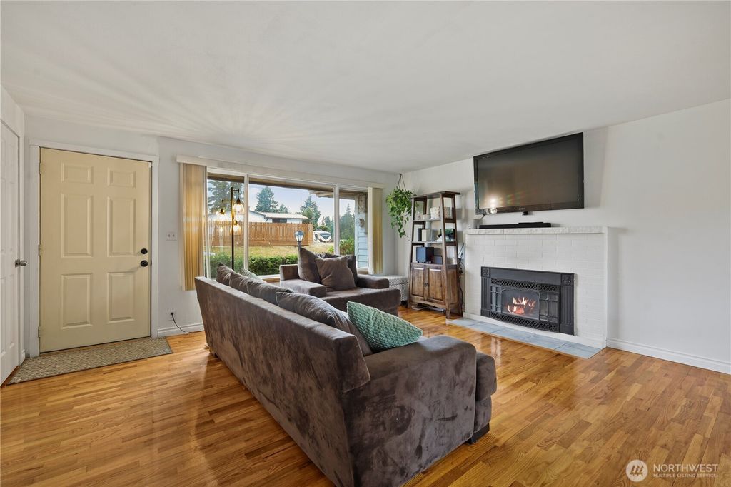 Photo of 1220 S 313th Street, Federal Way, WA 98003 (MLS # 2393982)