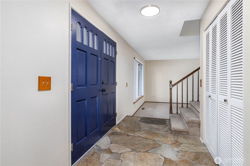 Photo of 32519 2nd Avenue SW, Federal Way, WA 98023 (MLS # 2334515)
