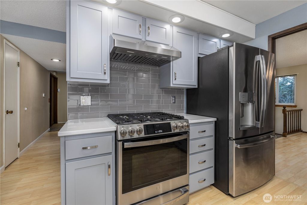 Photo of 32519 2nd Avenue SW, Federal Way, WA 98023 (MLS # 2334515)