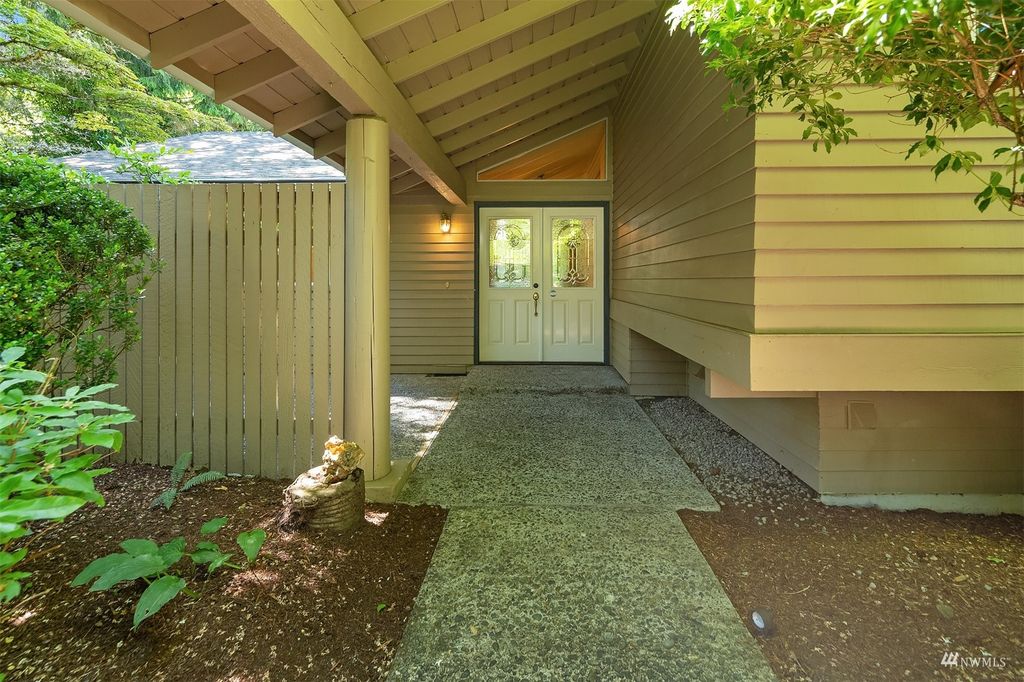 Photo of 4669 149th Avenue SE, Bellevue, WA 98006 (MLS # 1987861)