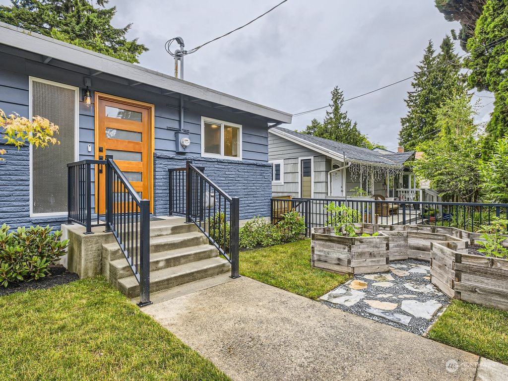Photo of 14037 Stone Avenue N, Seattle, WA 98133 (MLS # 2127541)