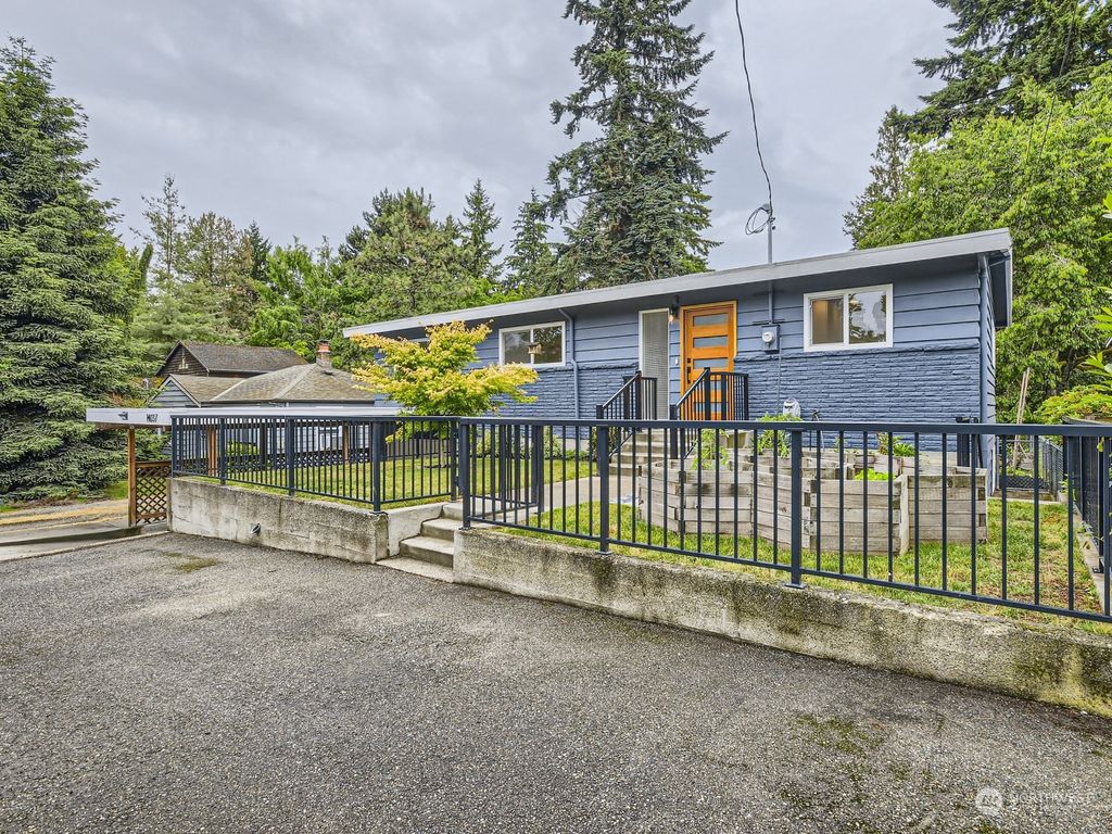 Photo of 14037 Stone Avenue N, Seattle, WA 98133 (MLS # 2127541)