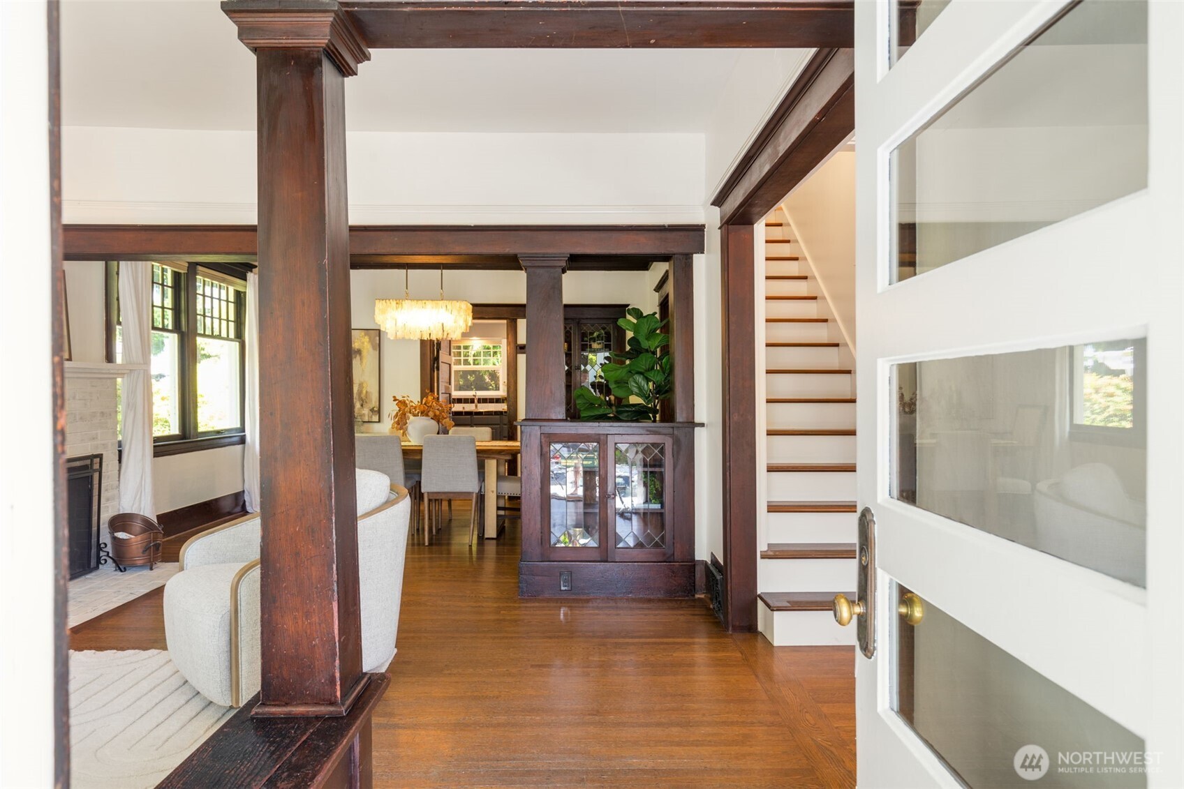 106 W McGraw Street