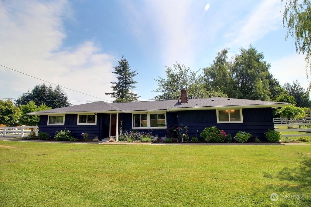 Photo of 21418 276th Avenue SE, Maple Valley, WA 98038 (MLS # 2266493)