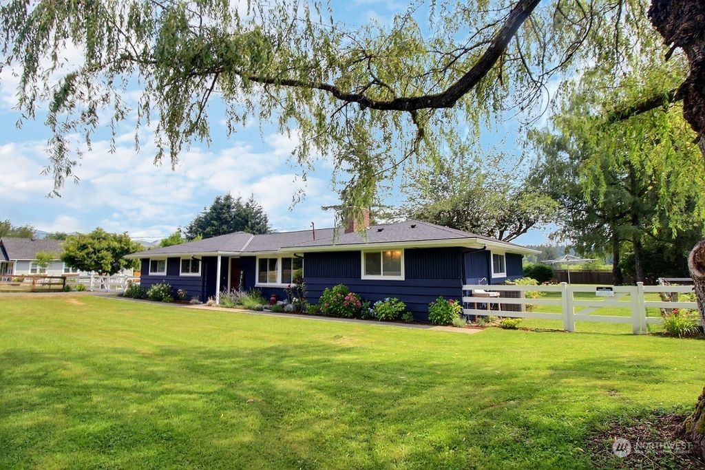 Photo of 21418 276th Avenue SE, Maple Valley, WA 98038 (MLS # 2266493)
