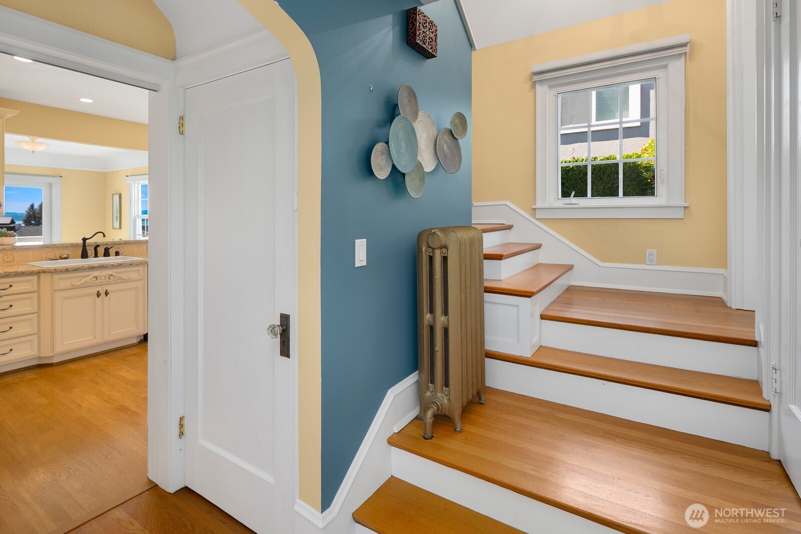 2359 Rosemont Place W