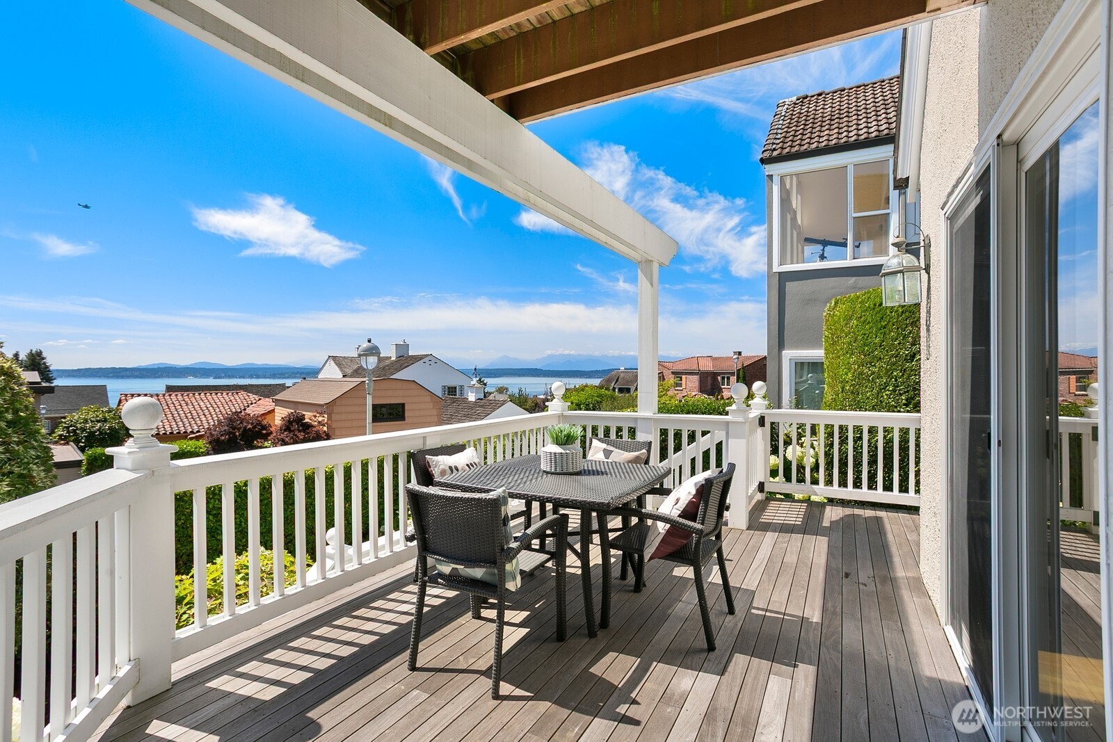 2359 Rosemont Place W