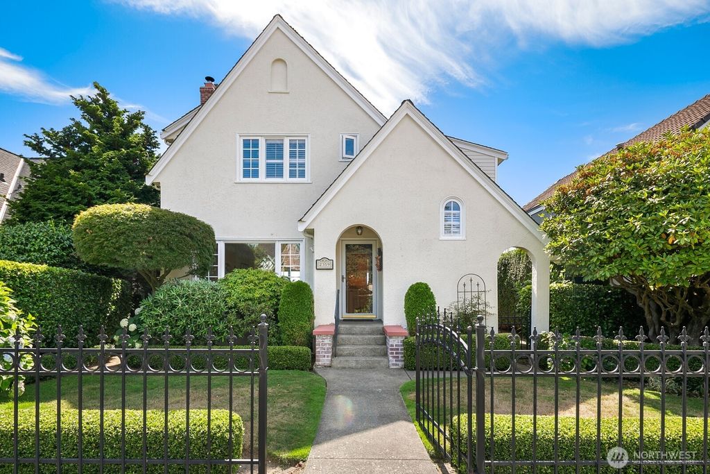 Photo of 2359 Rosemont Place W, Seattle, WA 98199 (MLS # 2412212)