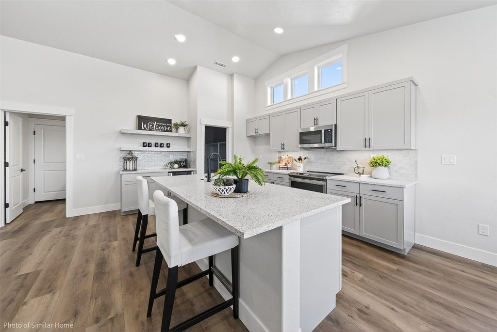 Photo of 4323 W Redhead Ave Ave, Moses Lake, WA 98837 (MLS # 2596174)