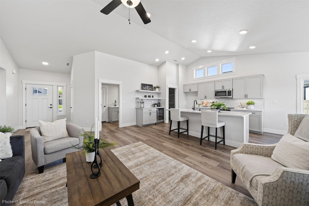 Photo of 4323 W Redhead Ave Ave, Moses Lake, WA 98837 (MLS # 2596174)
