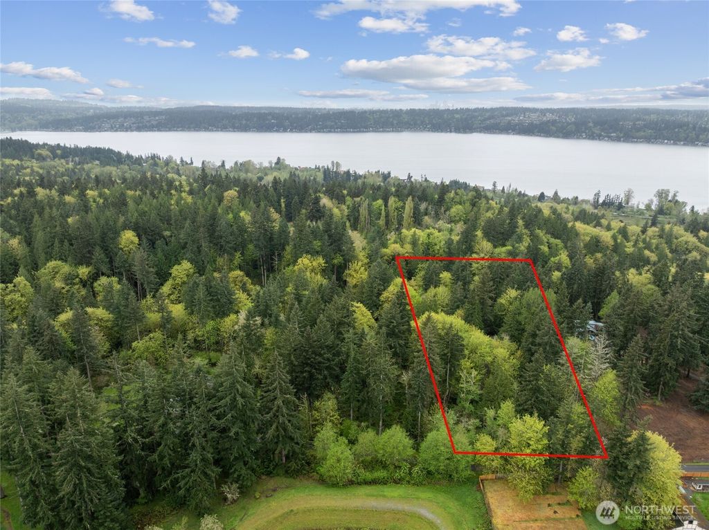 Photo of 611 208th Avenue SE, Sammamish, WA 98074 (MLS # 2514820)