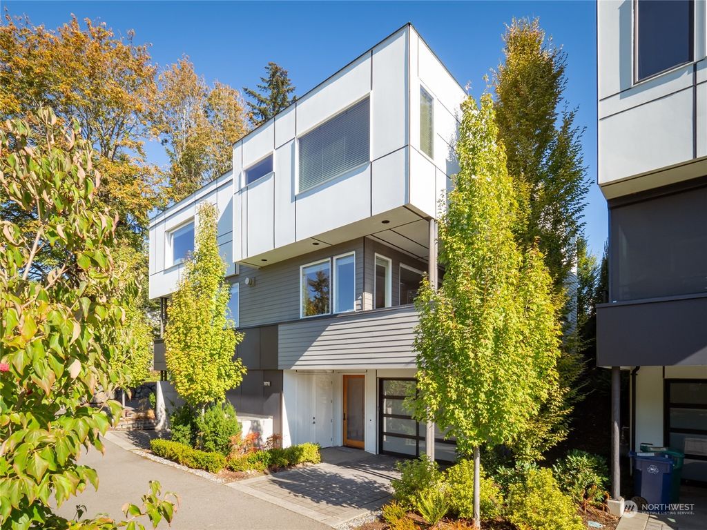 Photo of 11711 NE 78th Court, Kirkland, WA 98033 (MLS # 2323418)