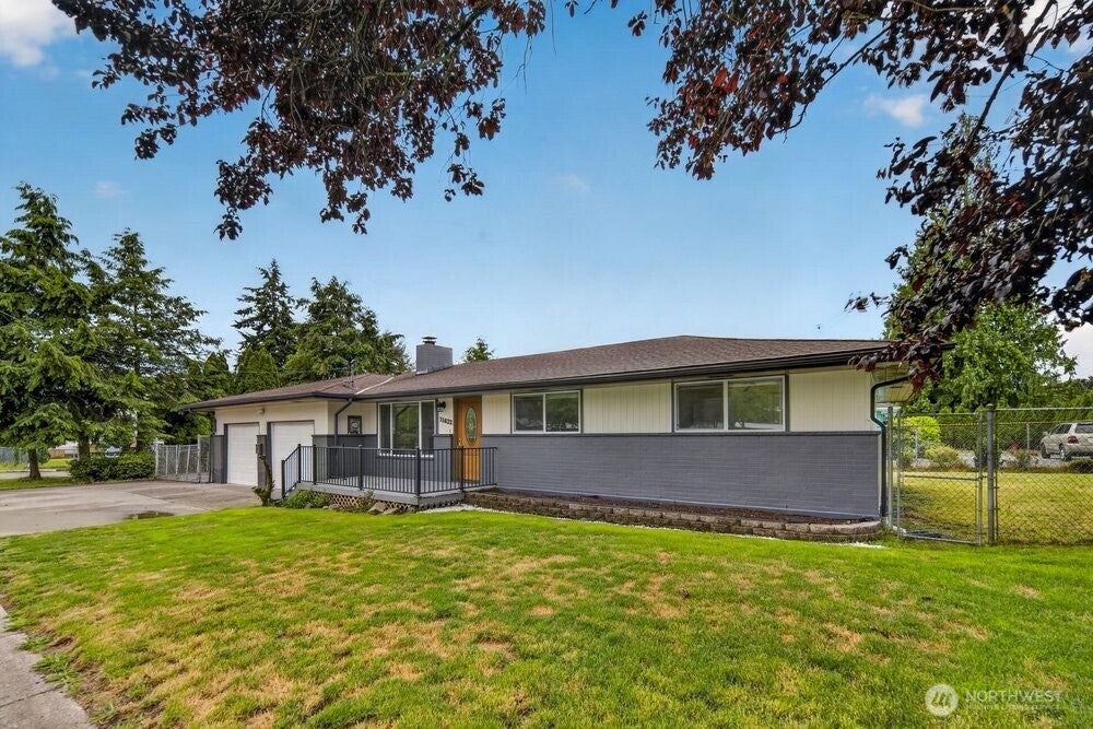 Photo of 11622 4th Avenue W, Everett, WA 98204 (MLS # 2536460)