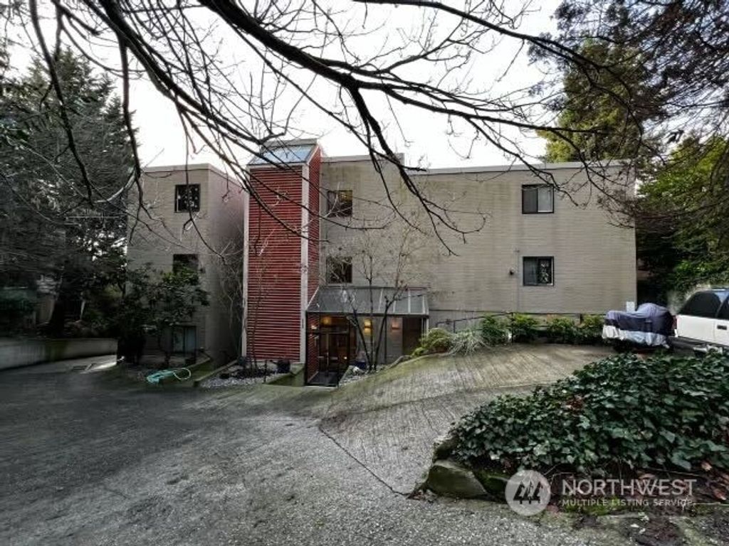 Photo of 620 W Mercer Place #1-A, Seattle, WA 98119 (MLS # 2200233)