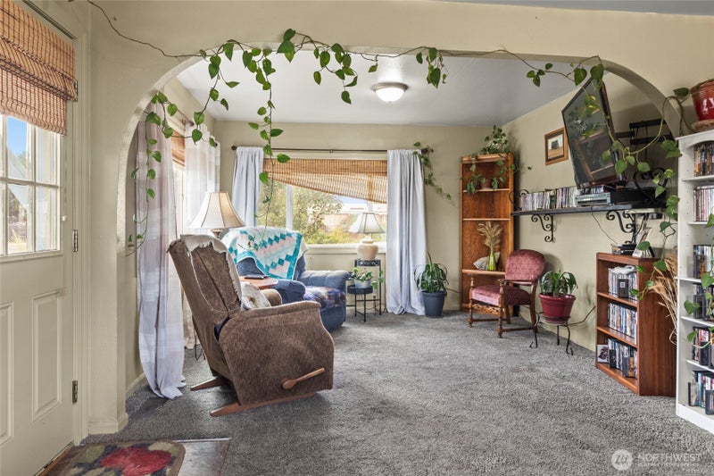 409 E Alder Avenue