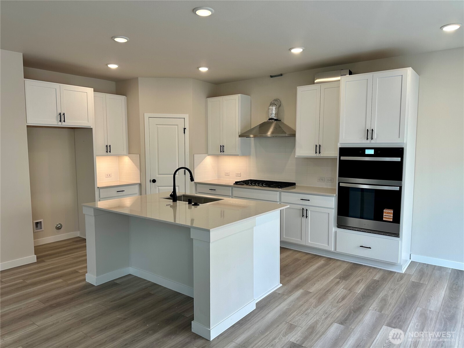 2072 NE Norseman Way