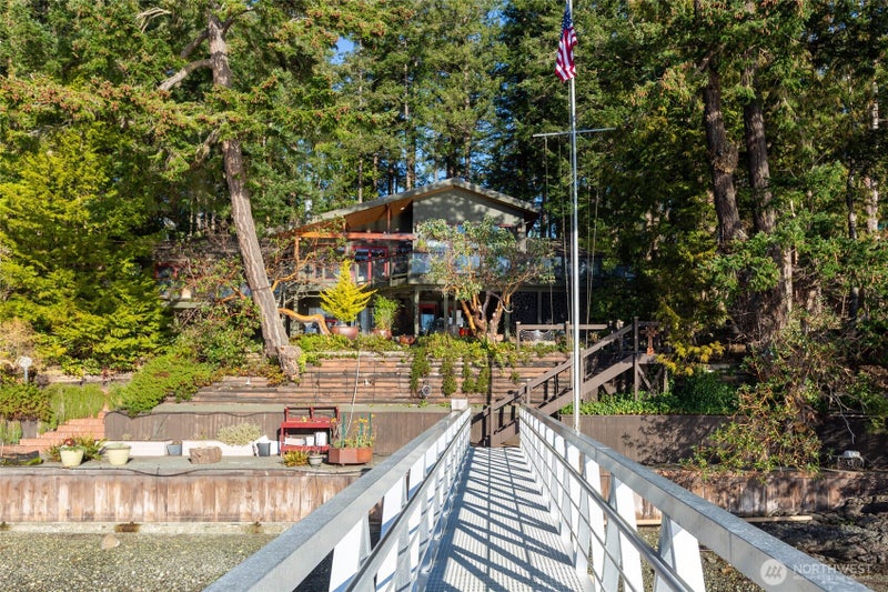 3 Brown Island
