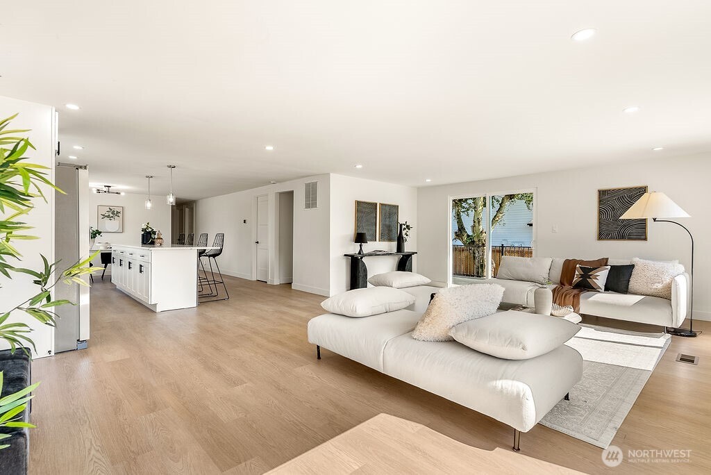200 10th Avenue N